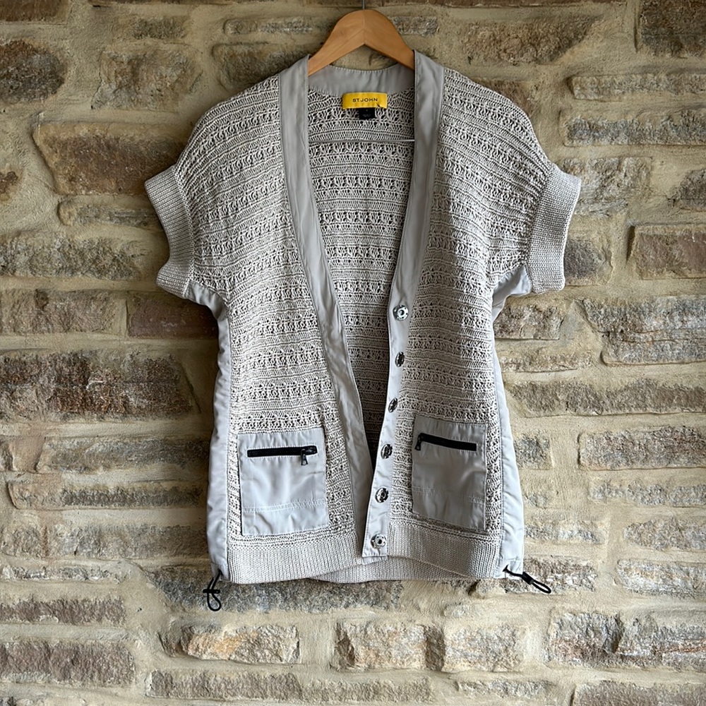 Safari or coastal chic St John shortsleeved sweater